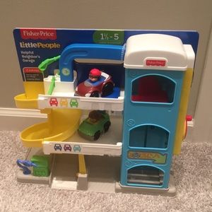 New Little People Helpful Neighbor’s Garage